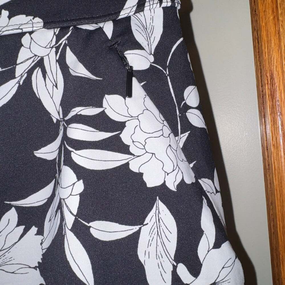 EUC TOMMY BAHAMA SZ L AUBREY ISLAND ZONE SKORT SKIRT BLACK & WHITE FLORAL PRINT - Picture 3 of 10